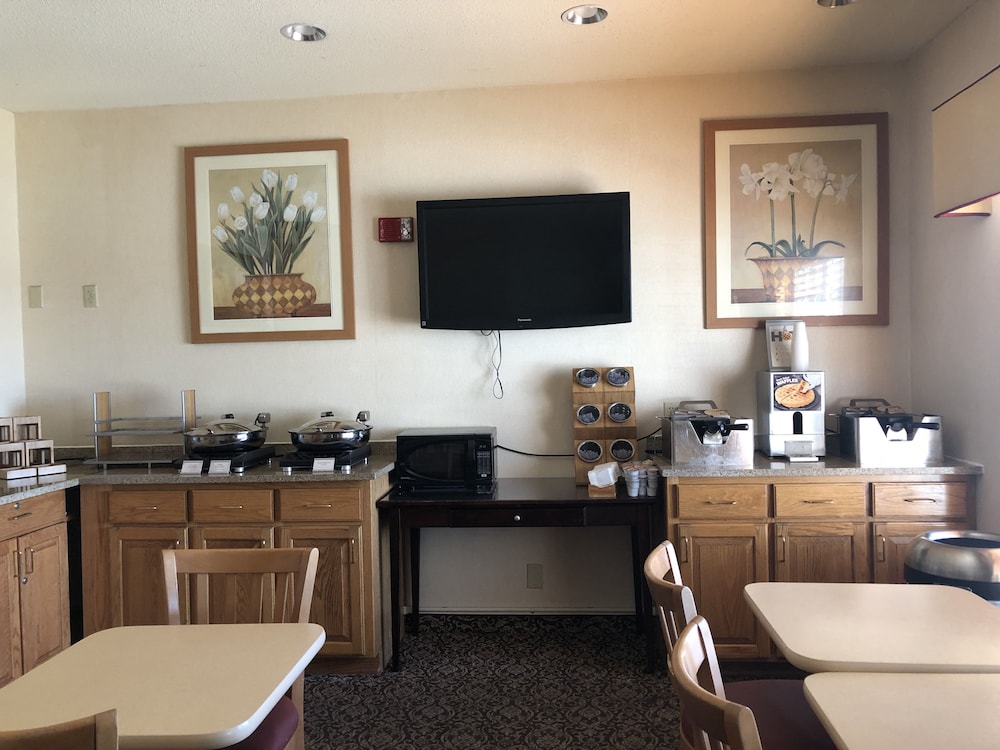 Best Western Worlds Of Fun Inn & Suites 35/41