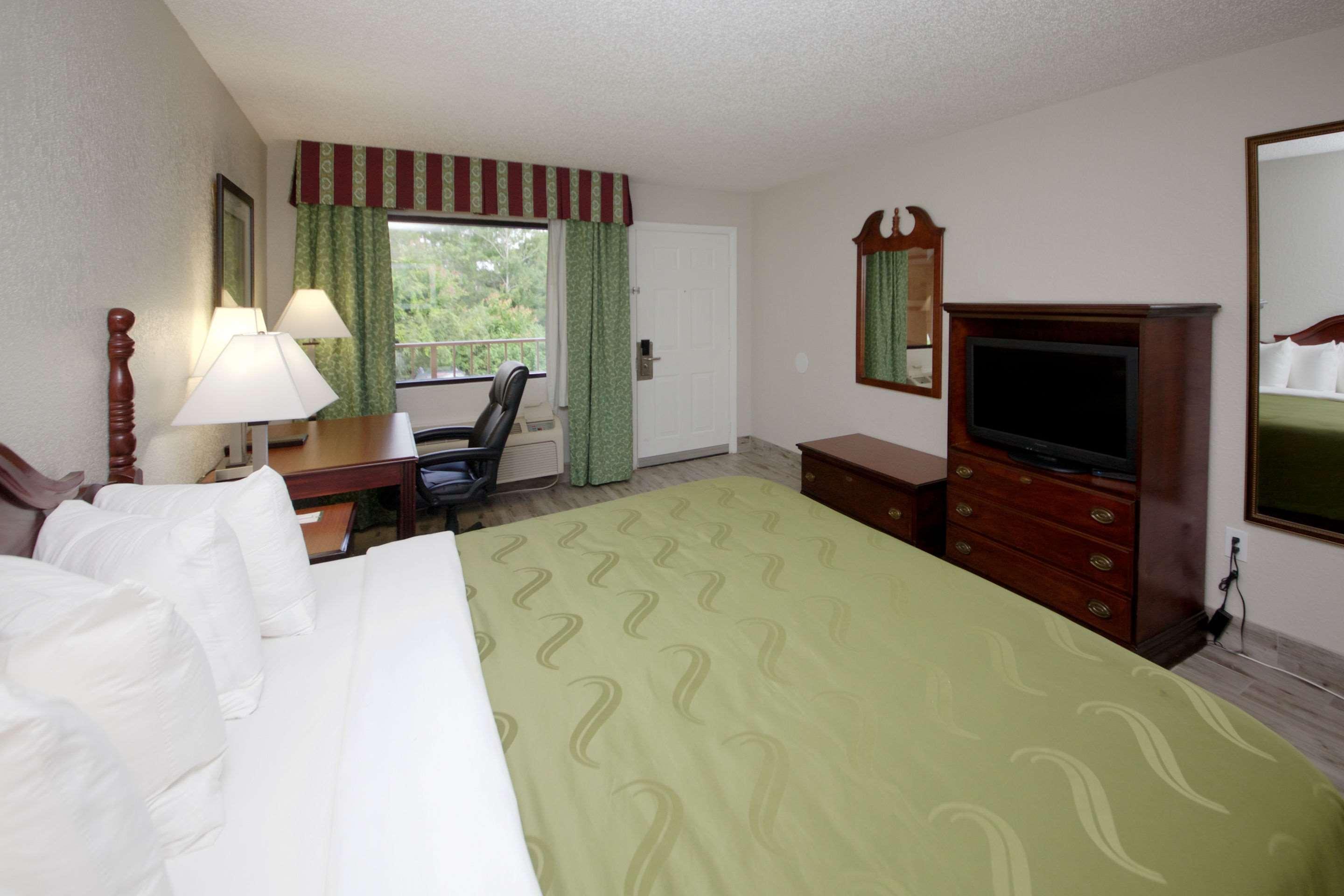 ROOM, KING BED
