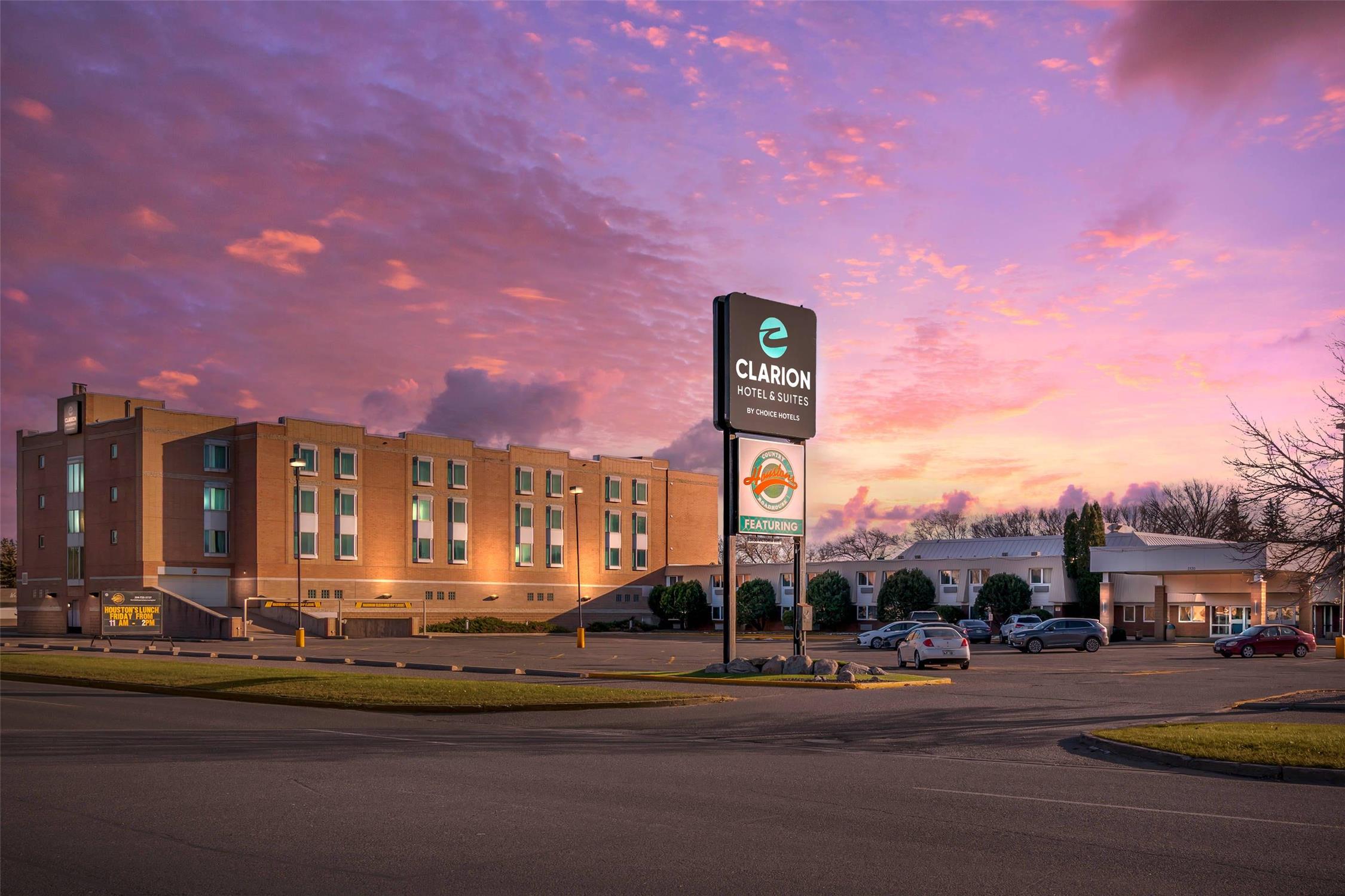 Clarion Hotel & Suites Brandon 2/35