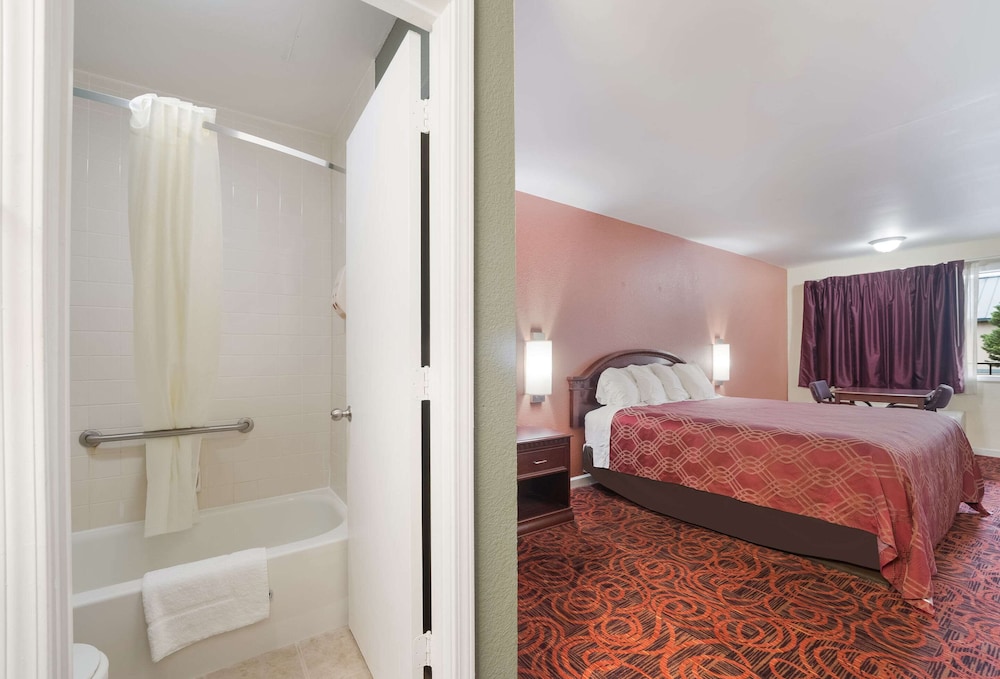 Econo Lodge Thomaston 12/35