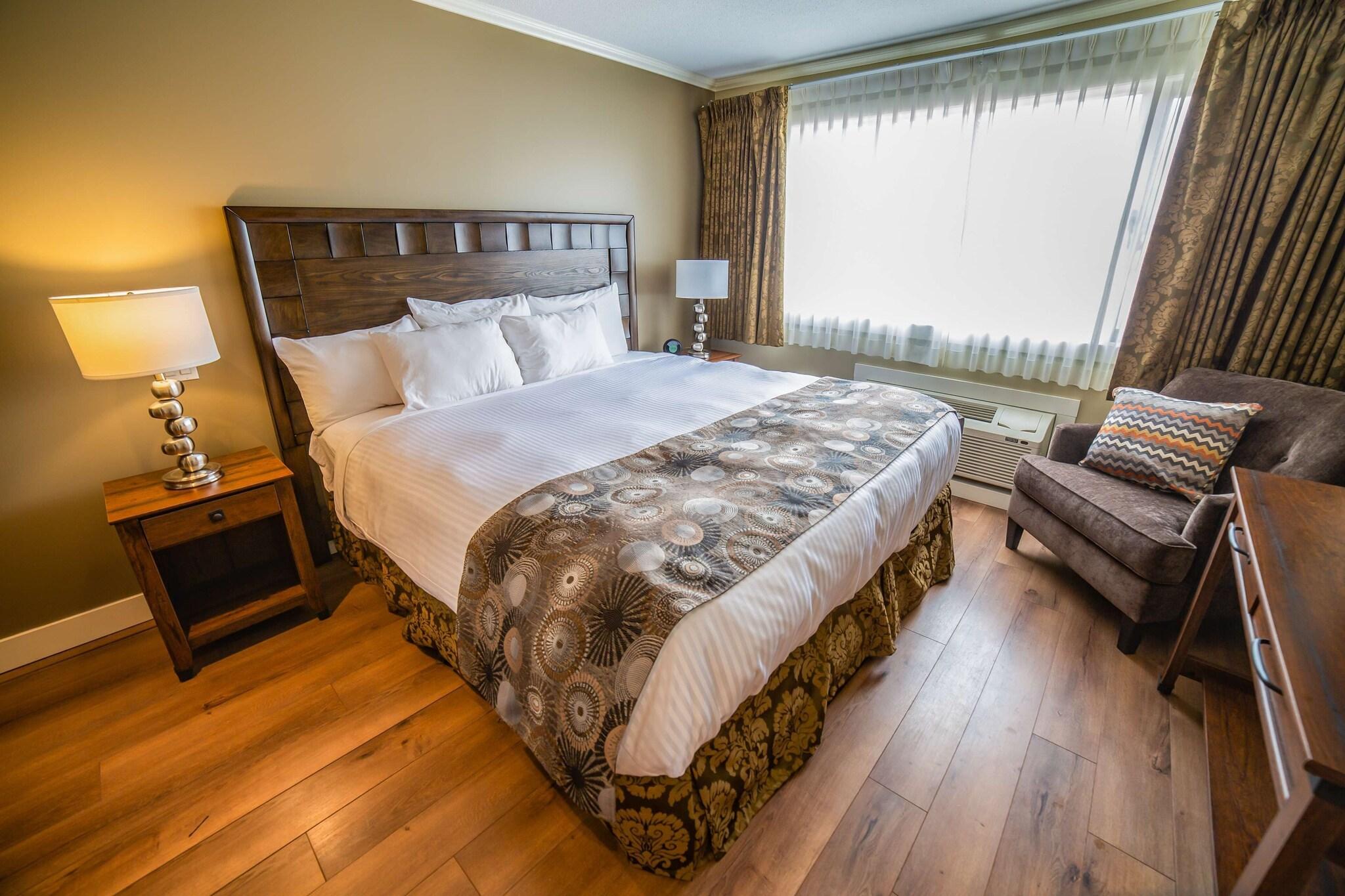 Space, 2 Queen Beds, Pet Friendly، Prestige Hudson Bay Lodge & Conference Centre, WorldHotels 5/8