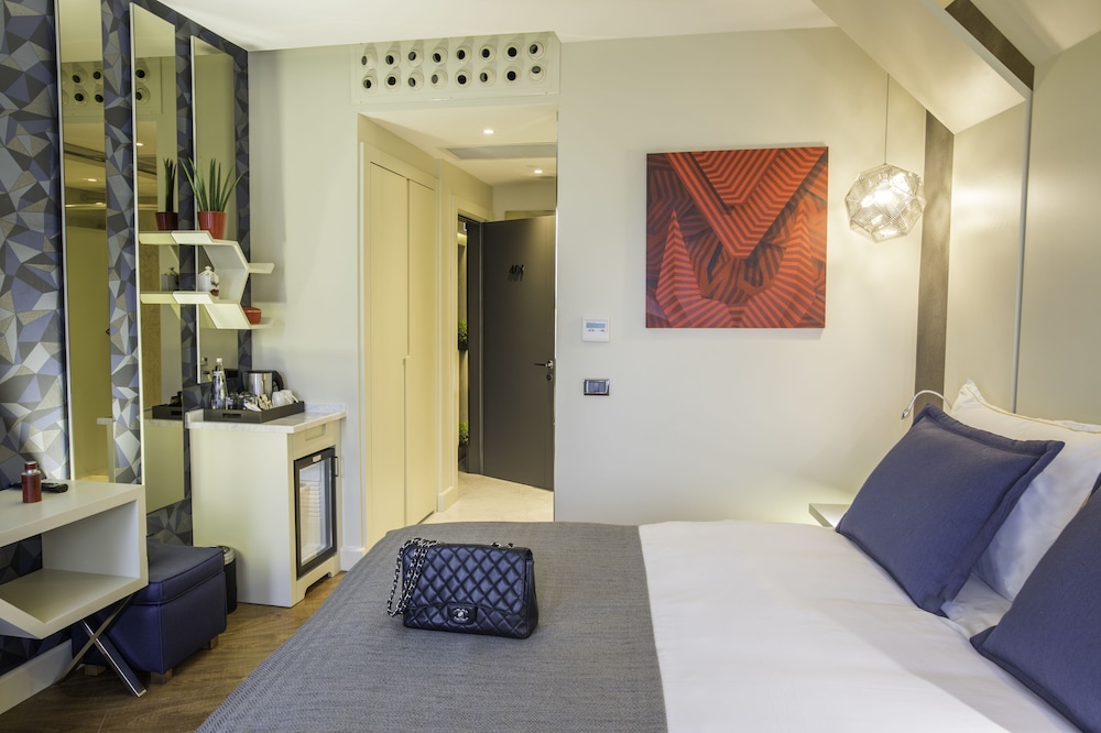 Maroon Hotel Pera 34/72