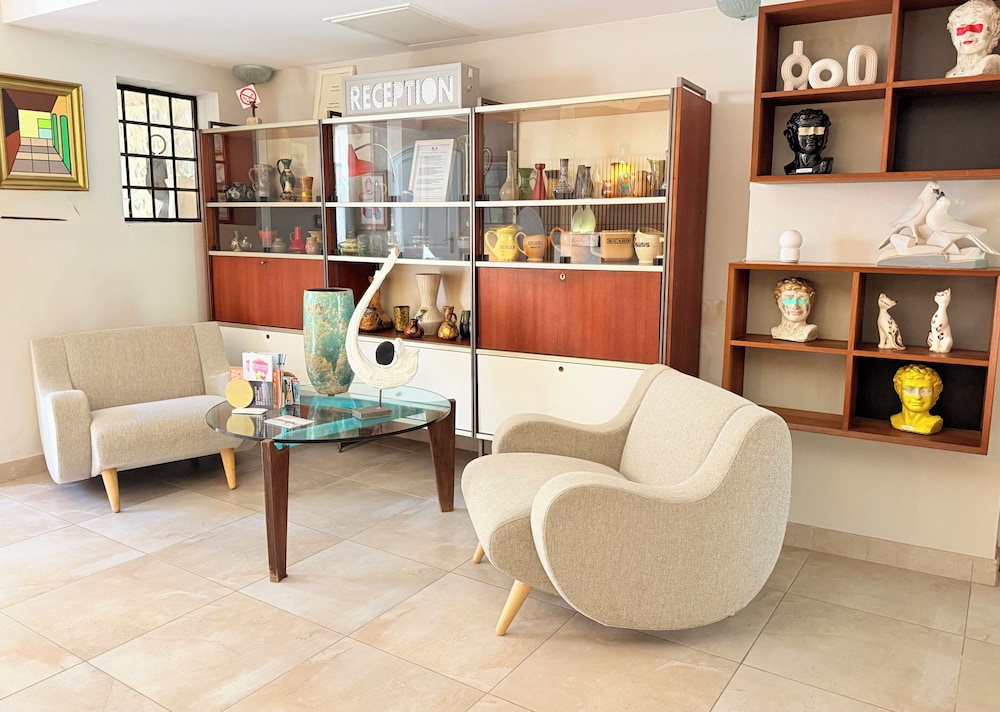 Hotel La Suite 44/75