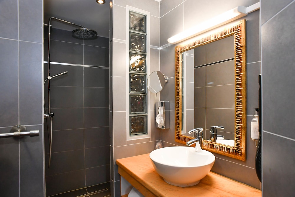 Brit Hotel Confort Saint-Lo 47/50