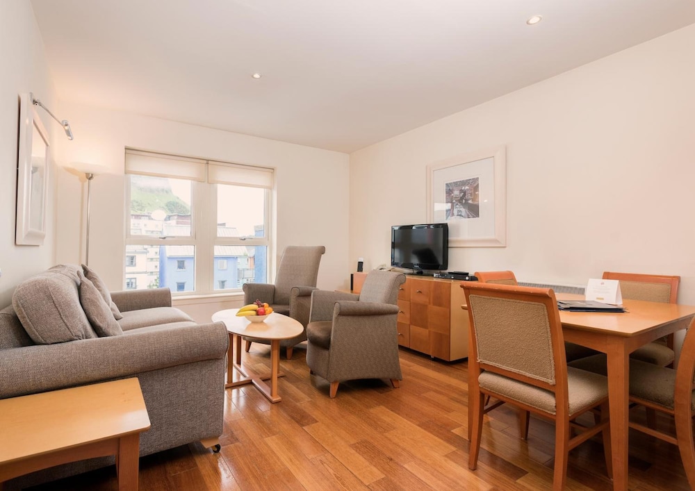 Holyrood Aparthotel 49/81