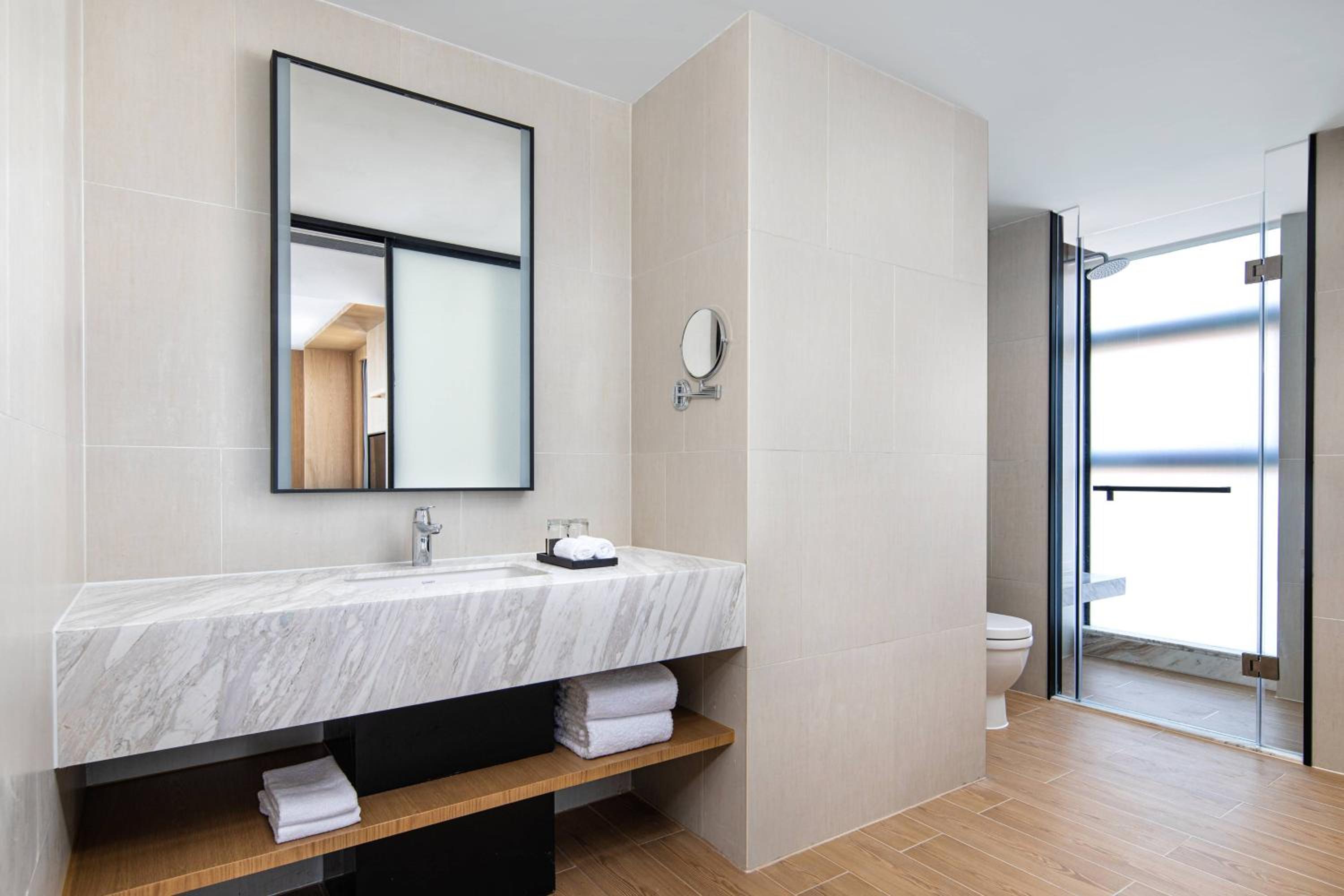 Guest Room, Superior, 2 Double Beds, Fairfield by Marriott Guiyang Guanshanhu 3/4