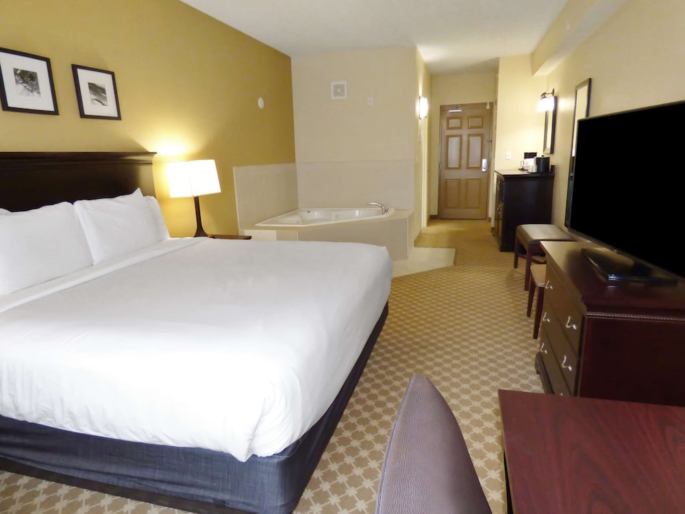 Country Inn & Suites by Radisson, Port Orange-Daytona, FL 7/40