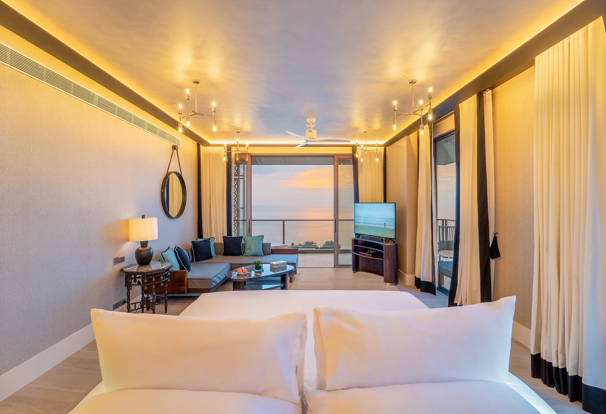 BaBa Grand Ocean Corner Suite