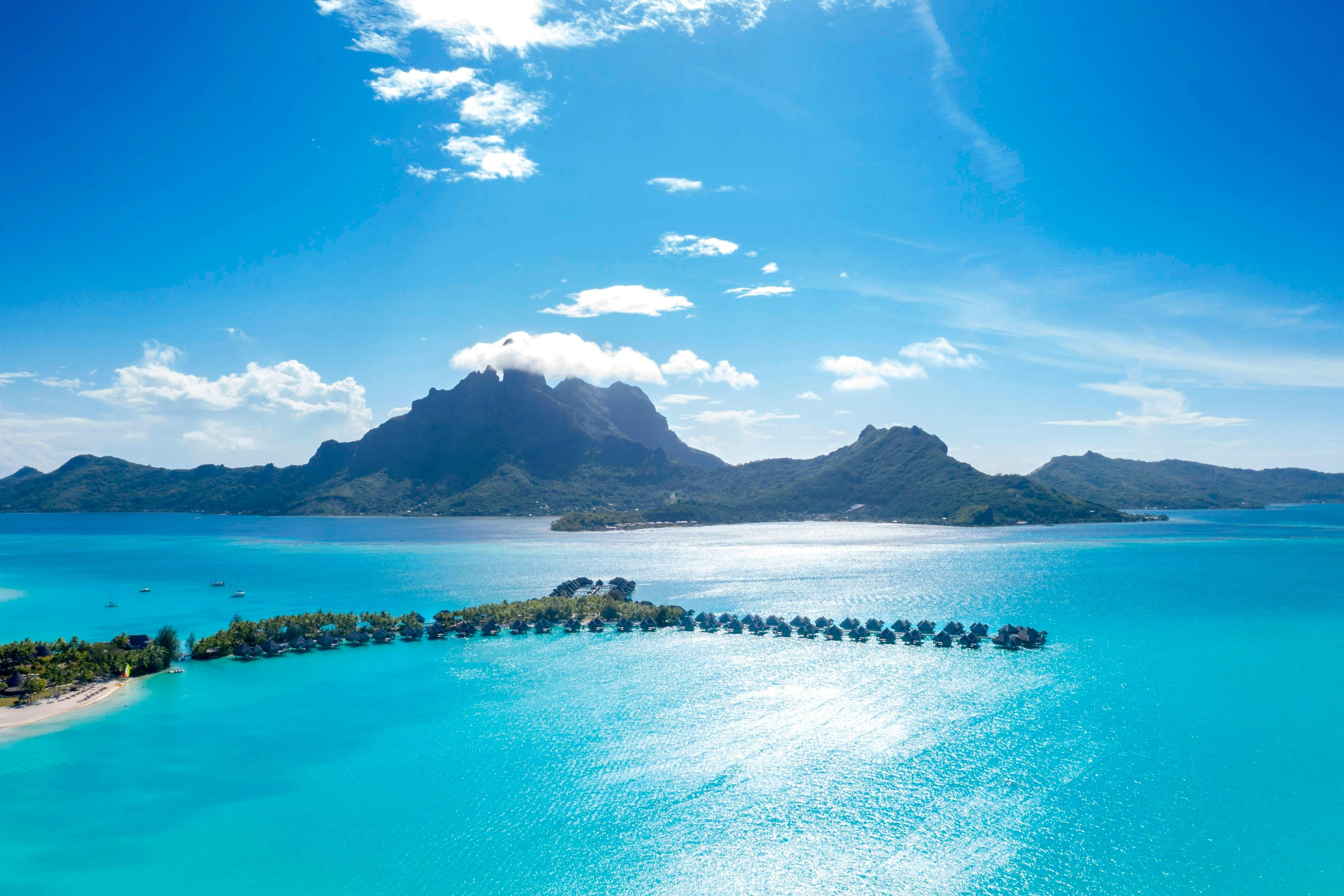 The St Regis Bora Bora Resort 82/84