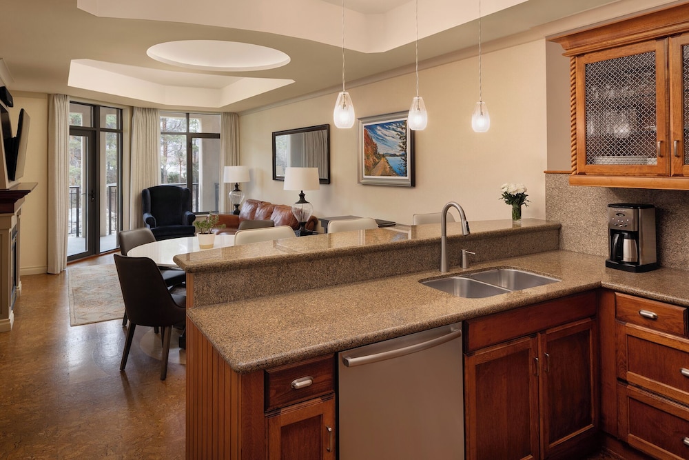 The Royal Kelowna 12/64