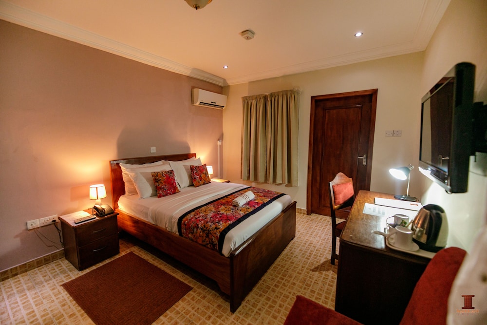 Mahogany Lodge 10/50