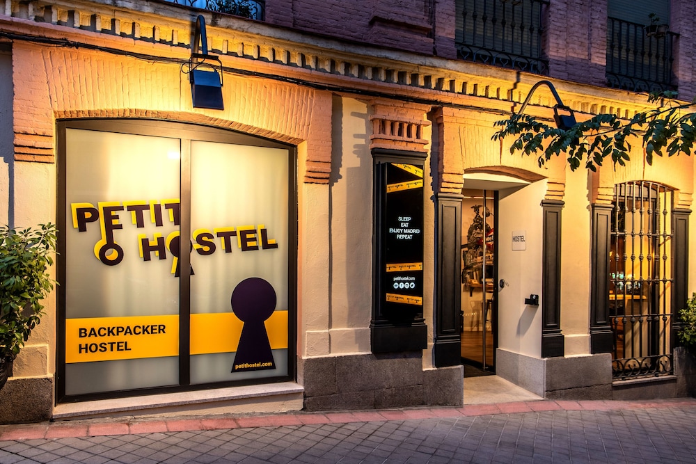 Petit Hostel 3/50