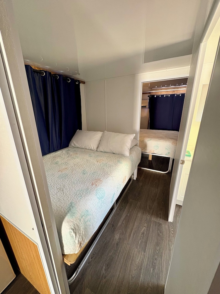 Family, Bungalow, 1 Single and 2 Queen Beds, Sofa