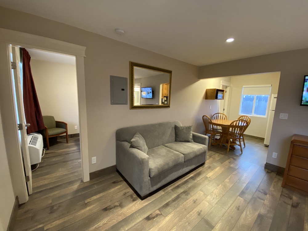 Sahara Courtyard Inn 33/70