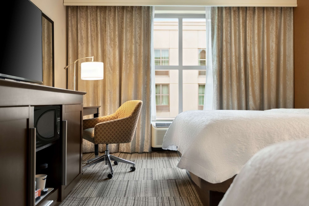 Hampton Inn And Suites Roanoke-Downtown 63/75