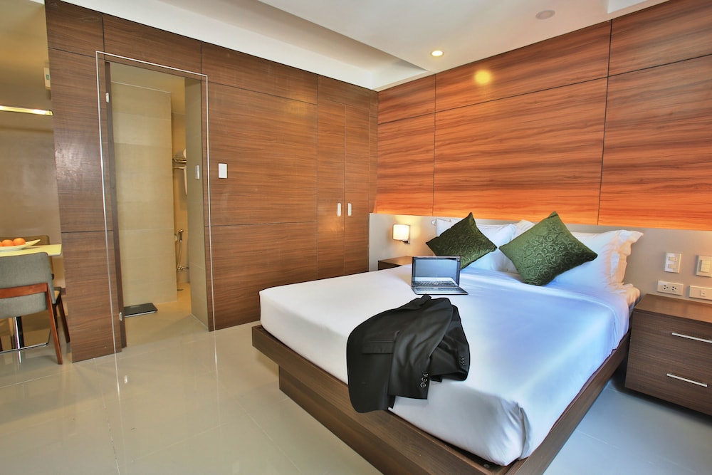 Valero Grand Suite By Swiss-Belhotel Makati 16/36