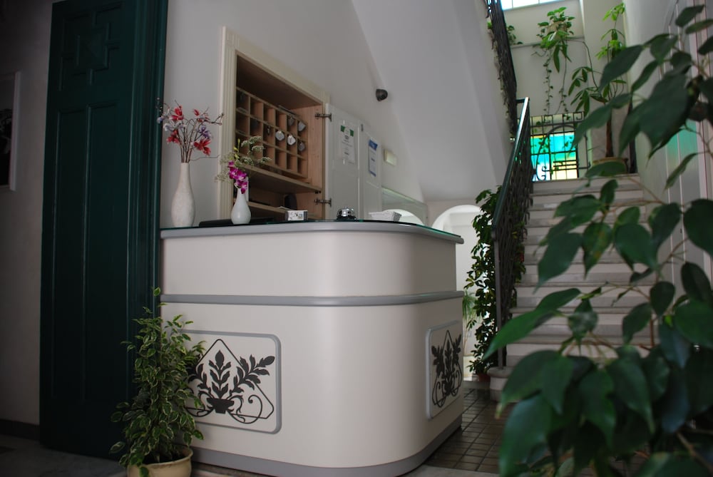 Villa Italia Bed And Breakfast 6/49