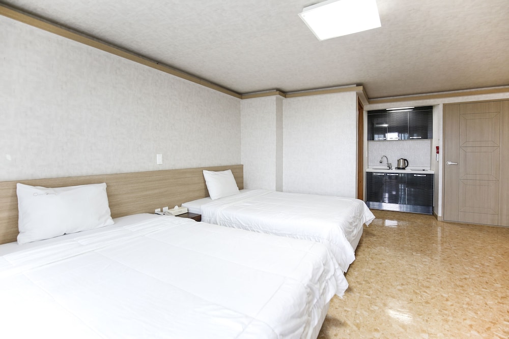 Jeju Ocean Family Hotel 11/75