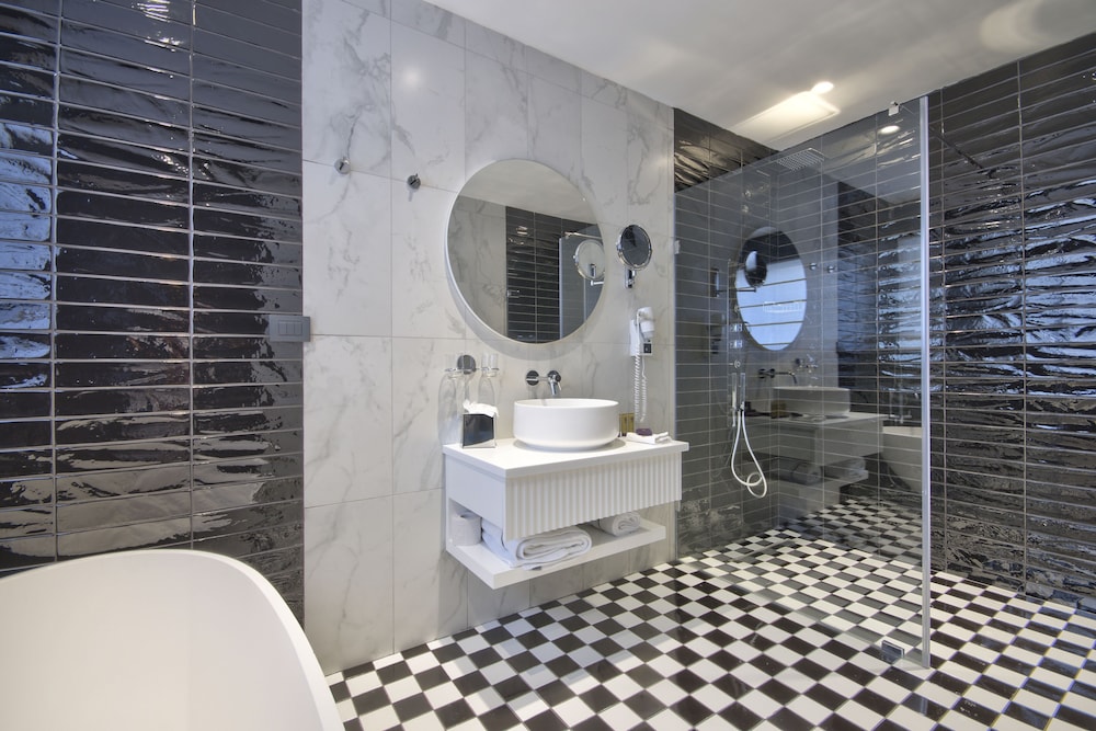 Holm Hotel And Spa 72/76