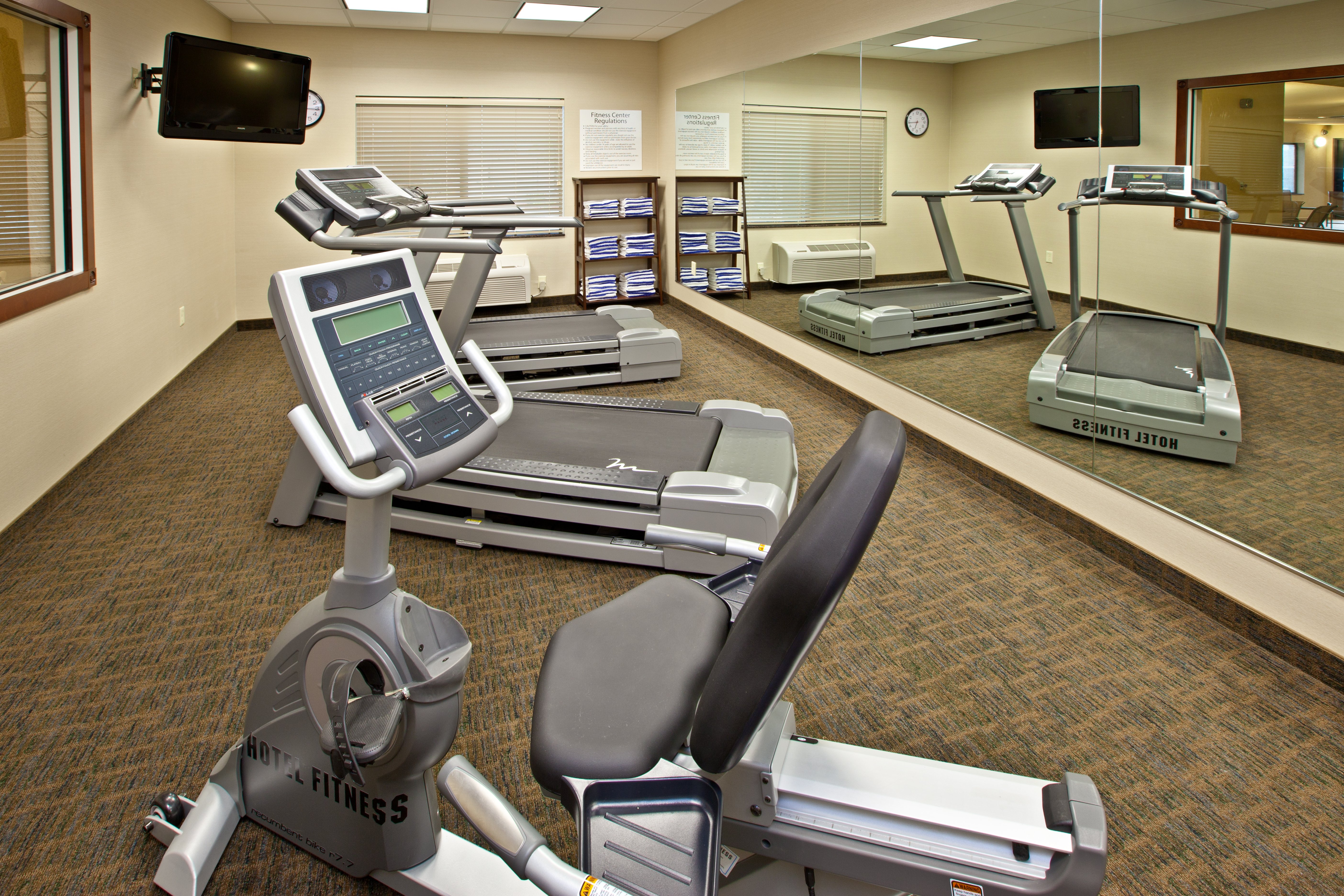 Holiday Inn Express Hotel & Suites Ripley 42/68