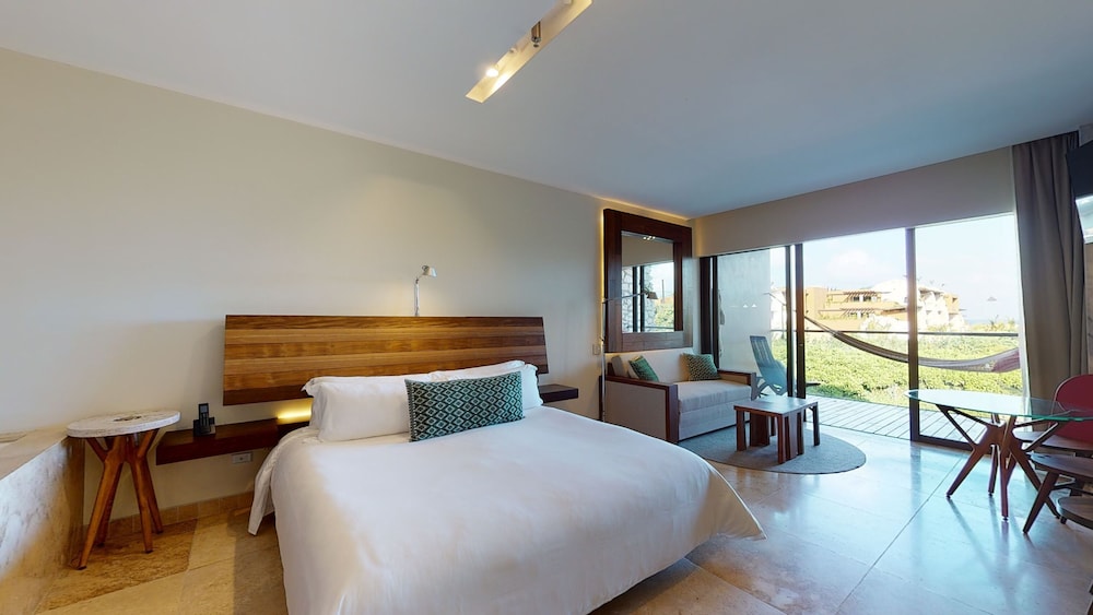 SUITE, OCEAN VIEW