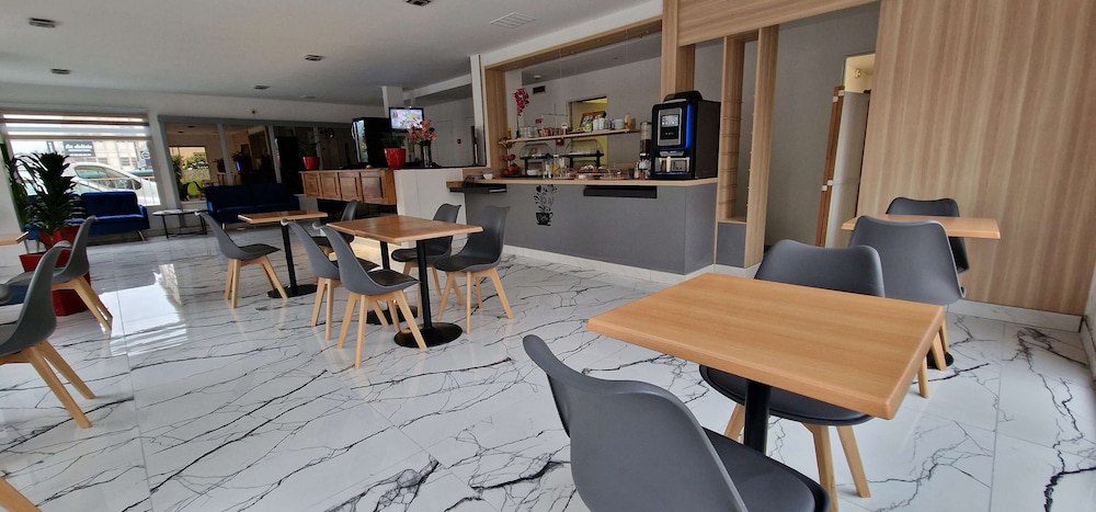 Kyriad Direct Arpajon 32/50