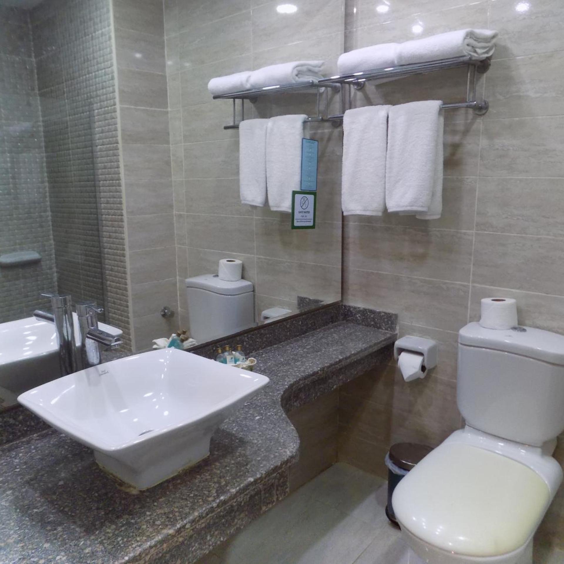 2 Bedrooms, Apartment