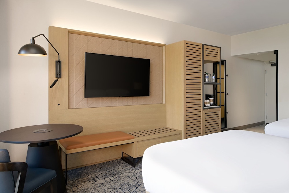 غرفة بسريرين مزدوجين، Sheraton Park Hotel at the Anaheim Resort 2/10