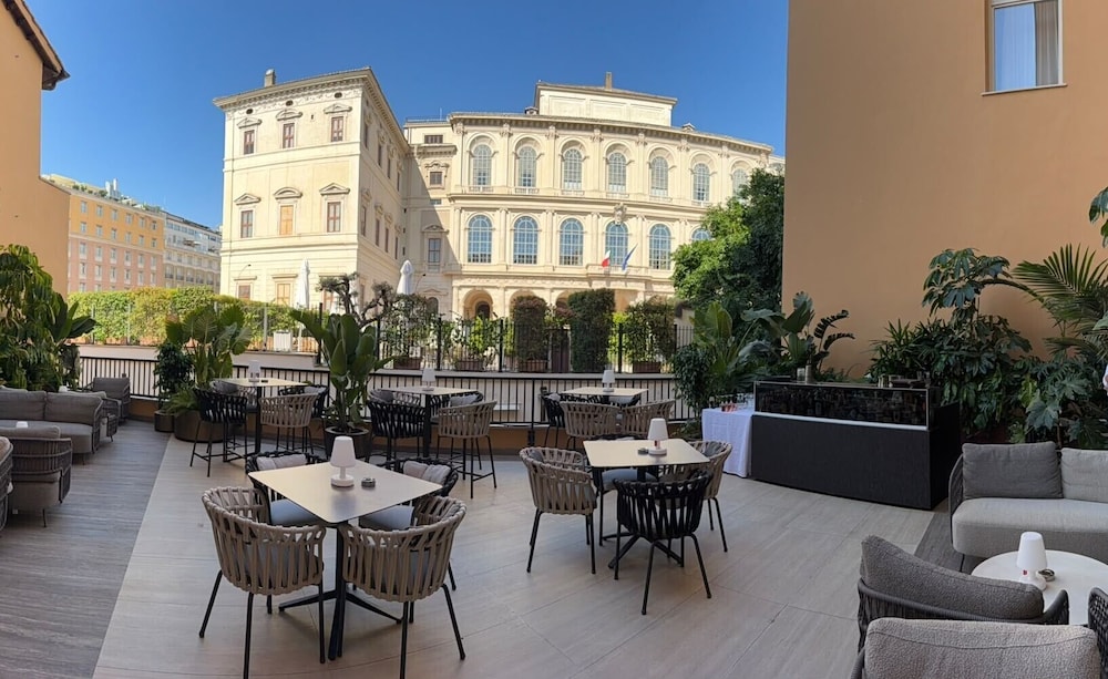 Palazzo 4 Fontane 12 82/93