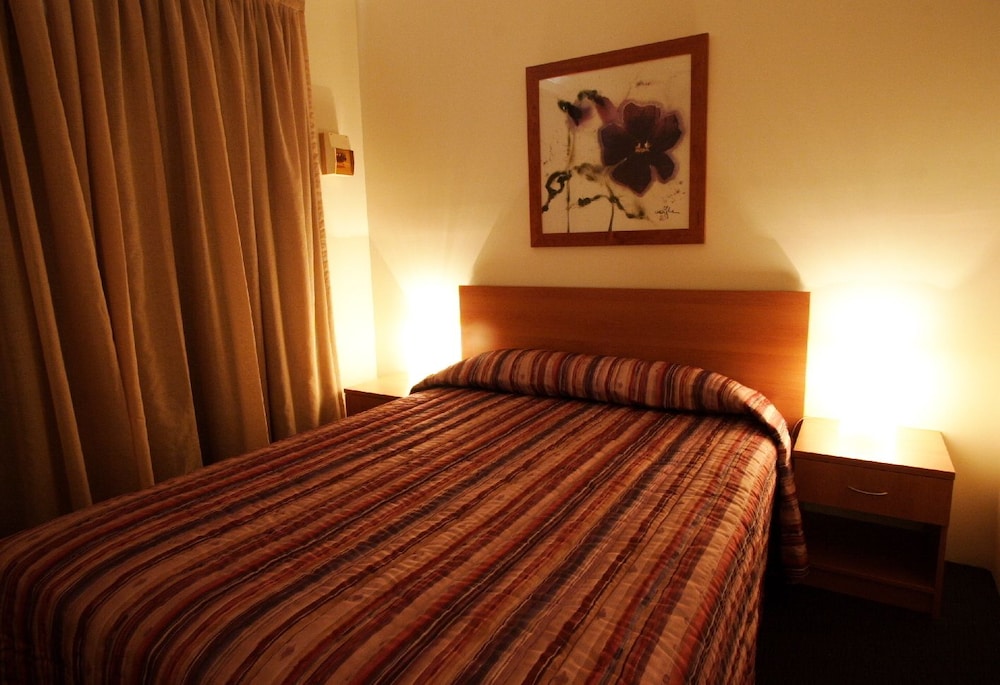 NARELLAN MOTOR INN 15/54