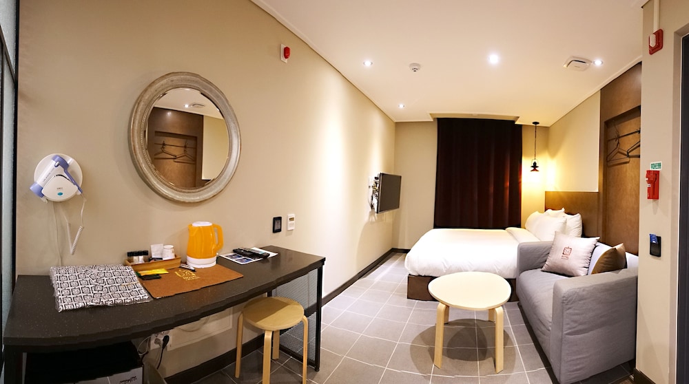 Shinchon Touch Hotel 16/24