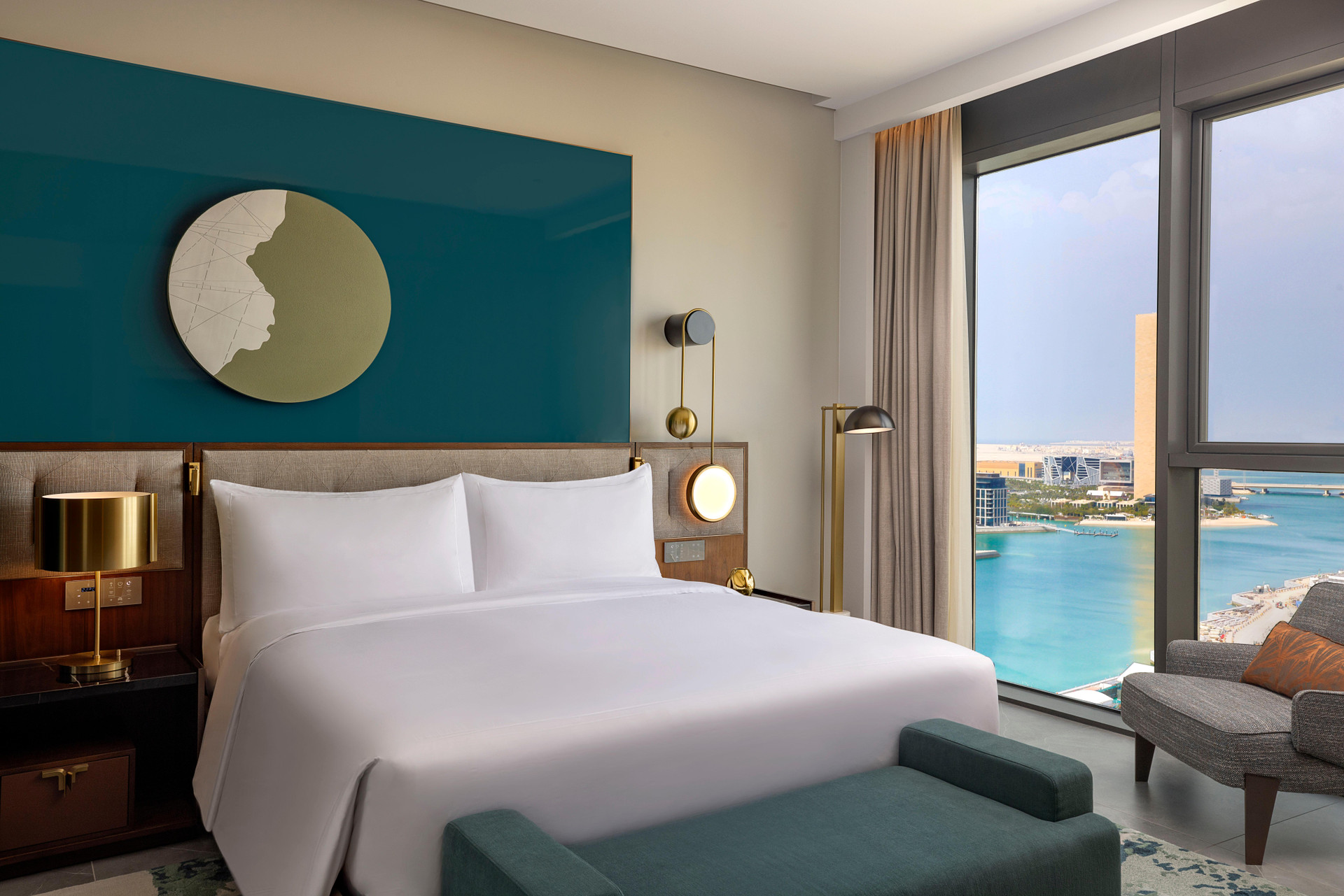 3 Bedrooms, Family Suite, King Bed, Bay View