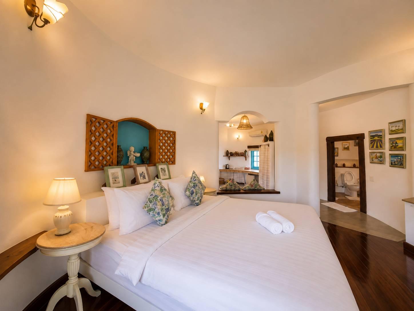 Superior, King Bed, Mountain or City View