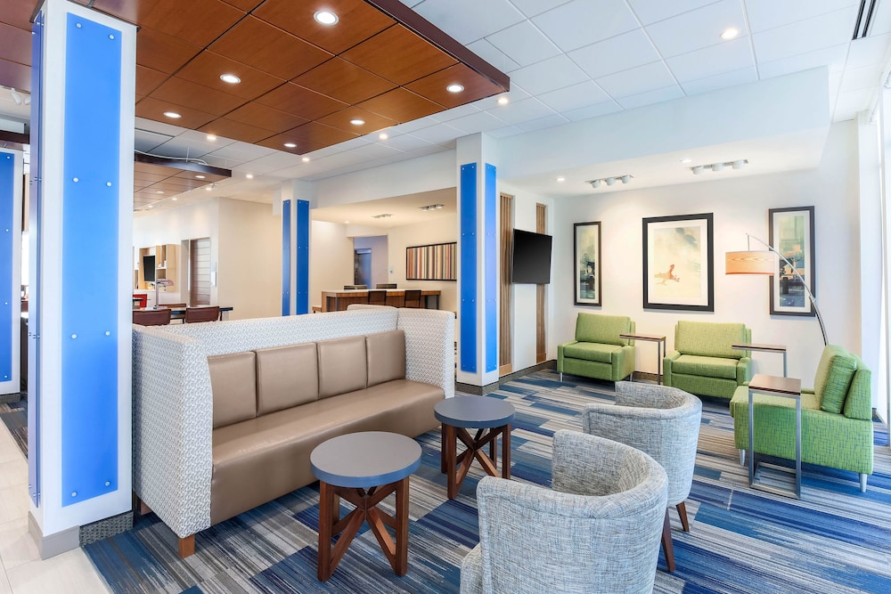 Holiday Inn Express & Suites Chicago O'hare Airport 41/60