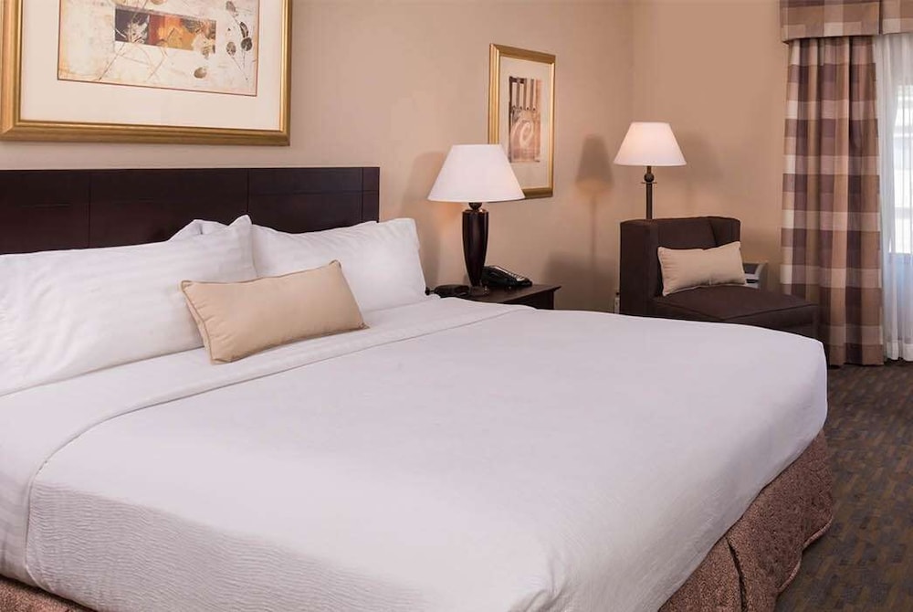 Ramada by Wyndham Midtown Grand Island 13/30