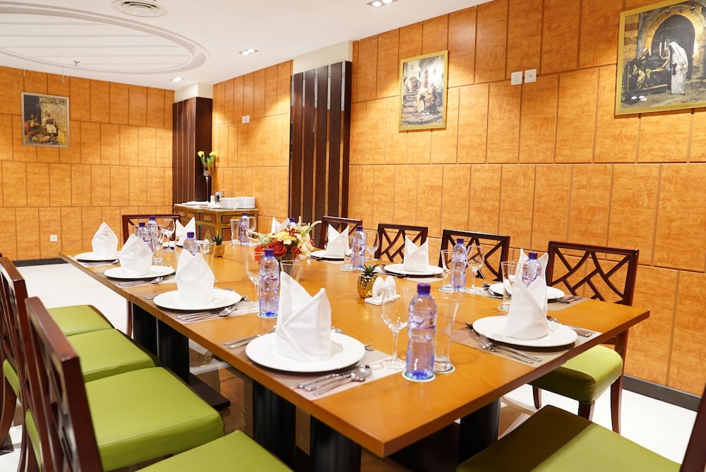 فندق هوليداي فيلا حائل(Holiday Villa Hail) 48/63
