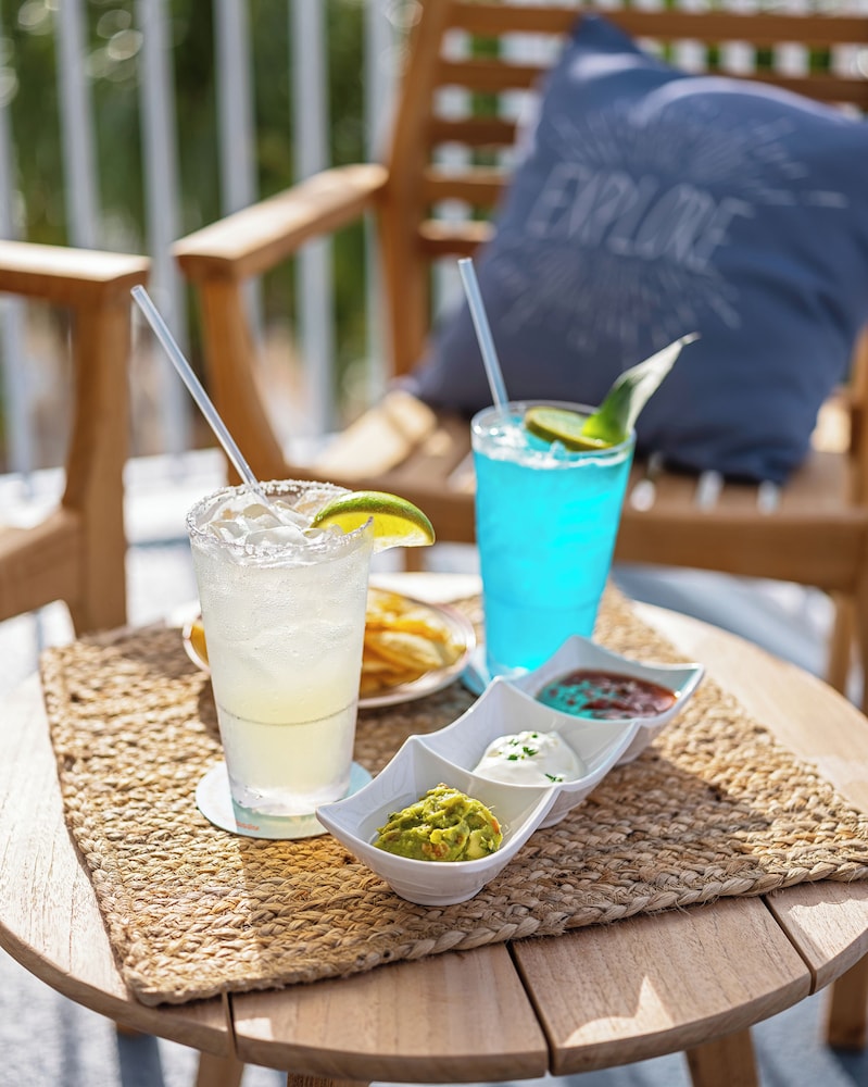 Compass Hotel Beaufort by Margaritaville 30/47