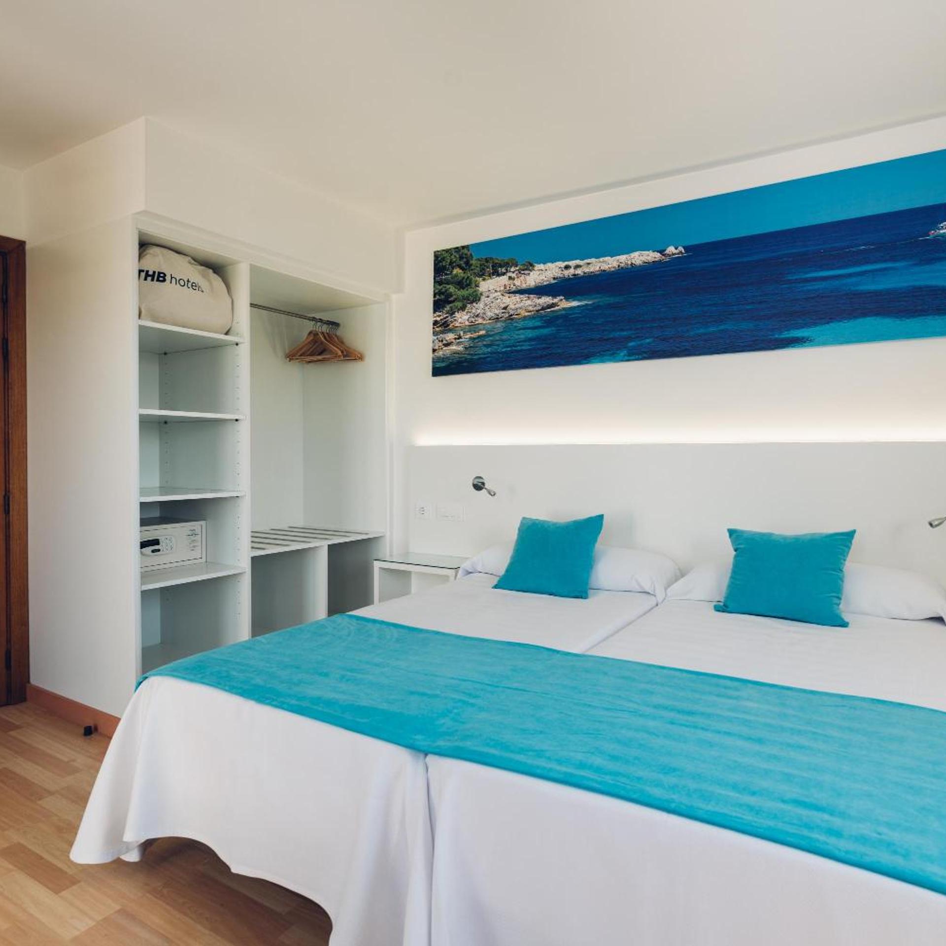 Superior, Double Bed, Pool View