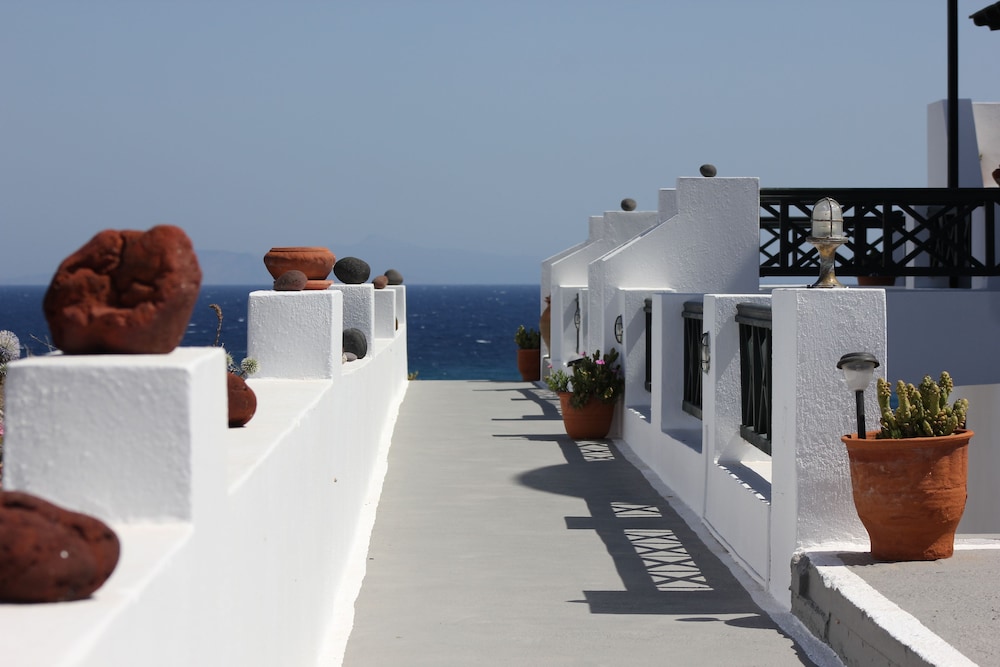 Vrachia Studios and Apartments 3/50