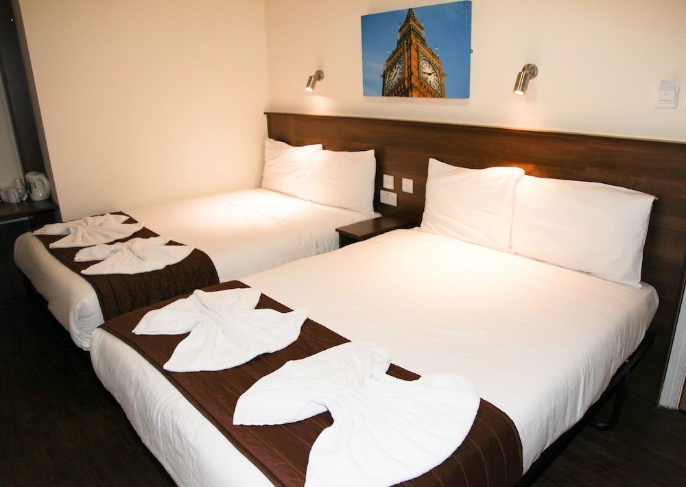 STANDARD, QUADRUPLE, 2 DOUBLE BEDS
