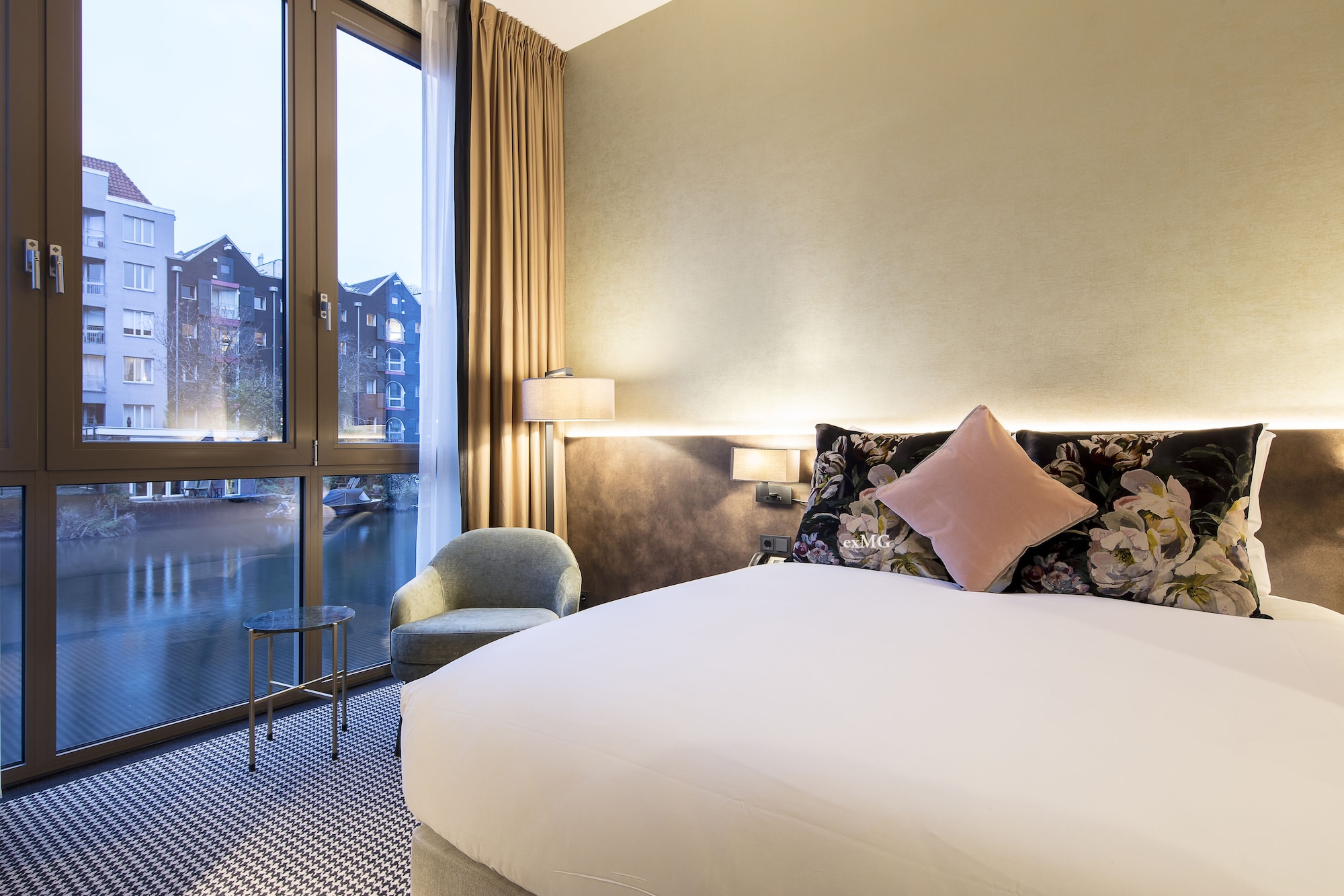 غرفة بسرير كوين بإطلالة على القناة، Monet Garden Hotel Amsterdam 4/6