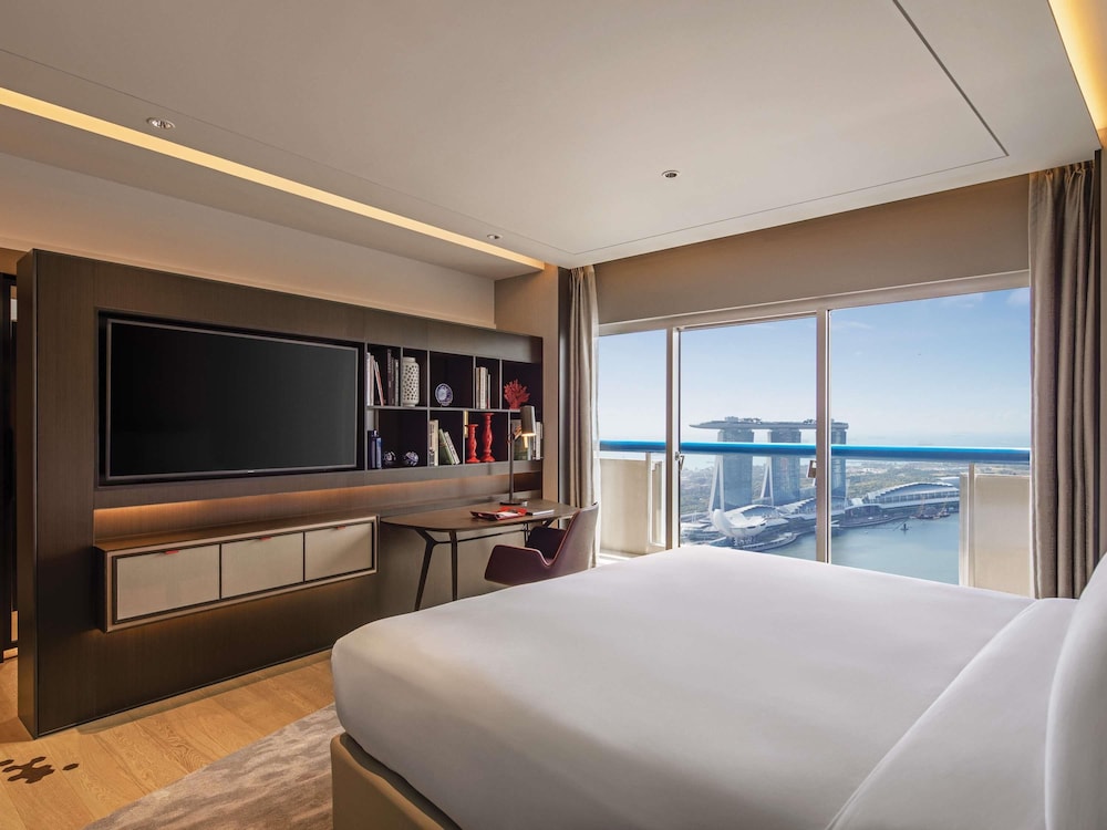 Swissotel The Stamford 12/50