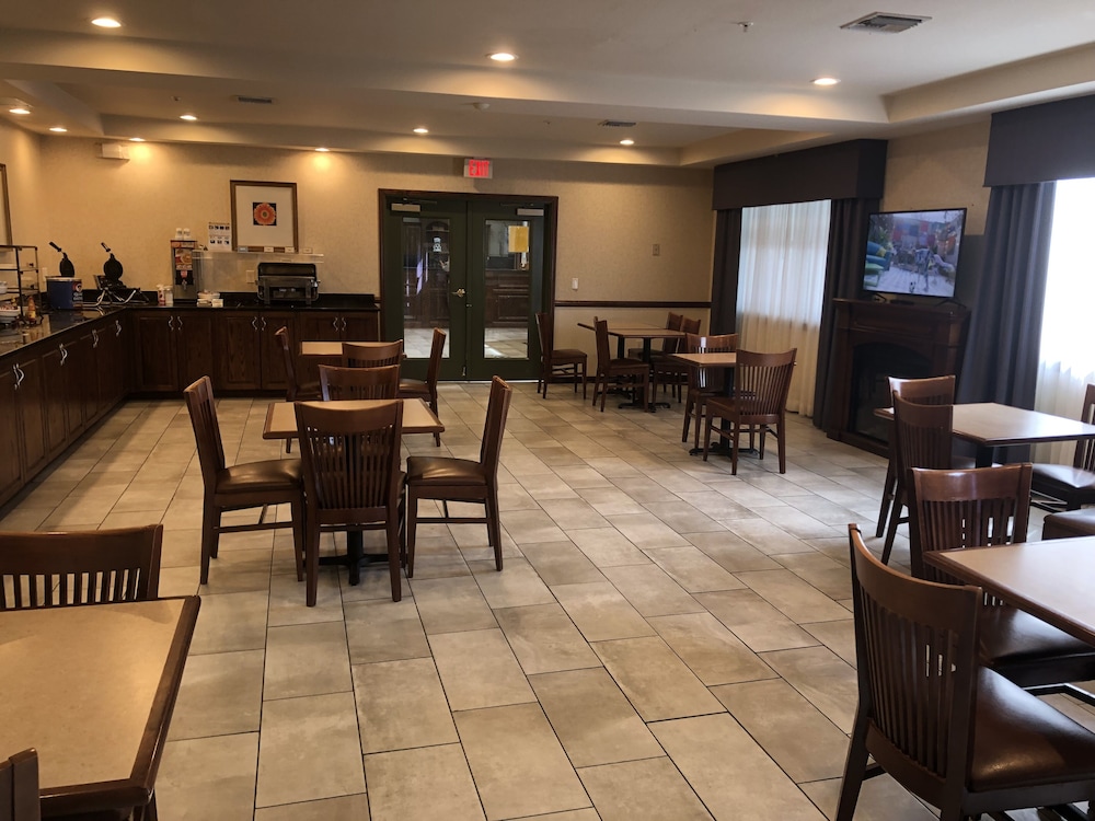 Country Inn & Suites by Radisson, Port Charlotte, FL 24/30