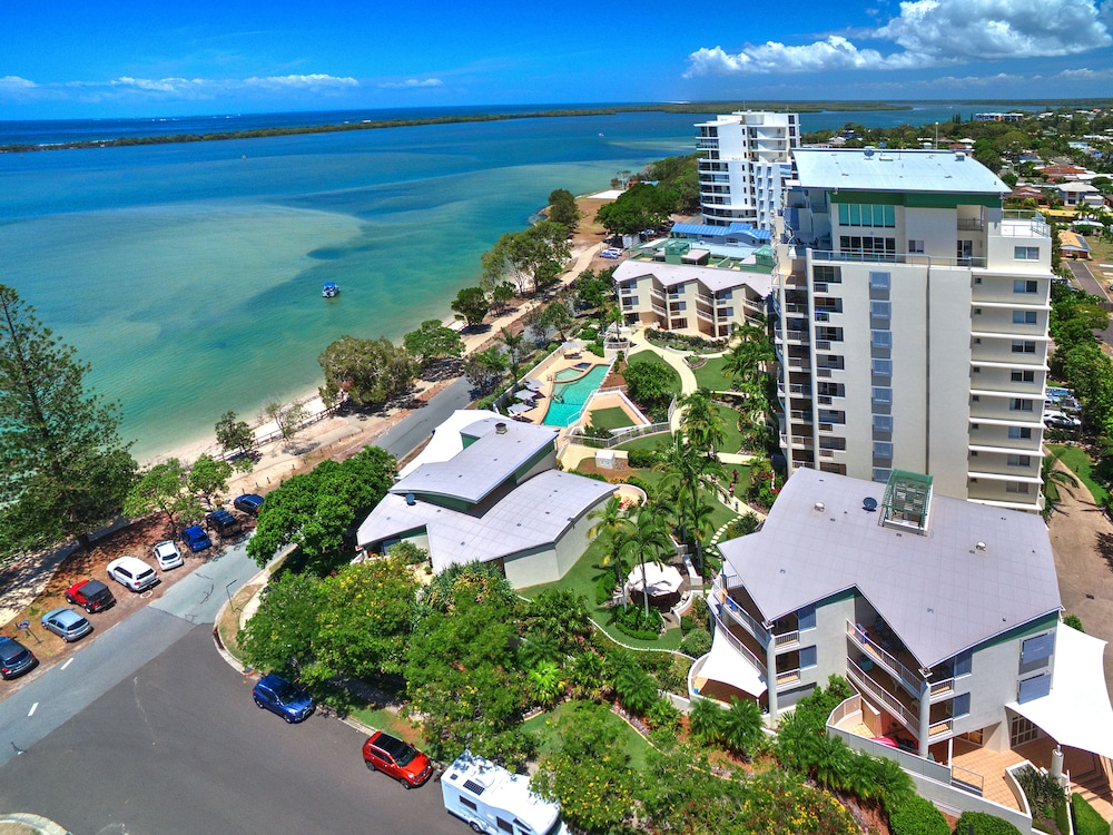MOORINGS BEACH RESORT 70/77
