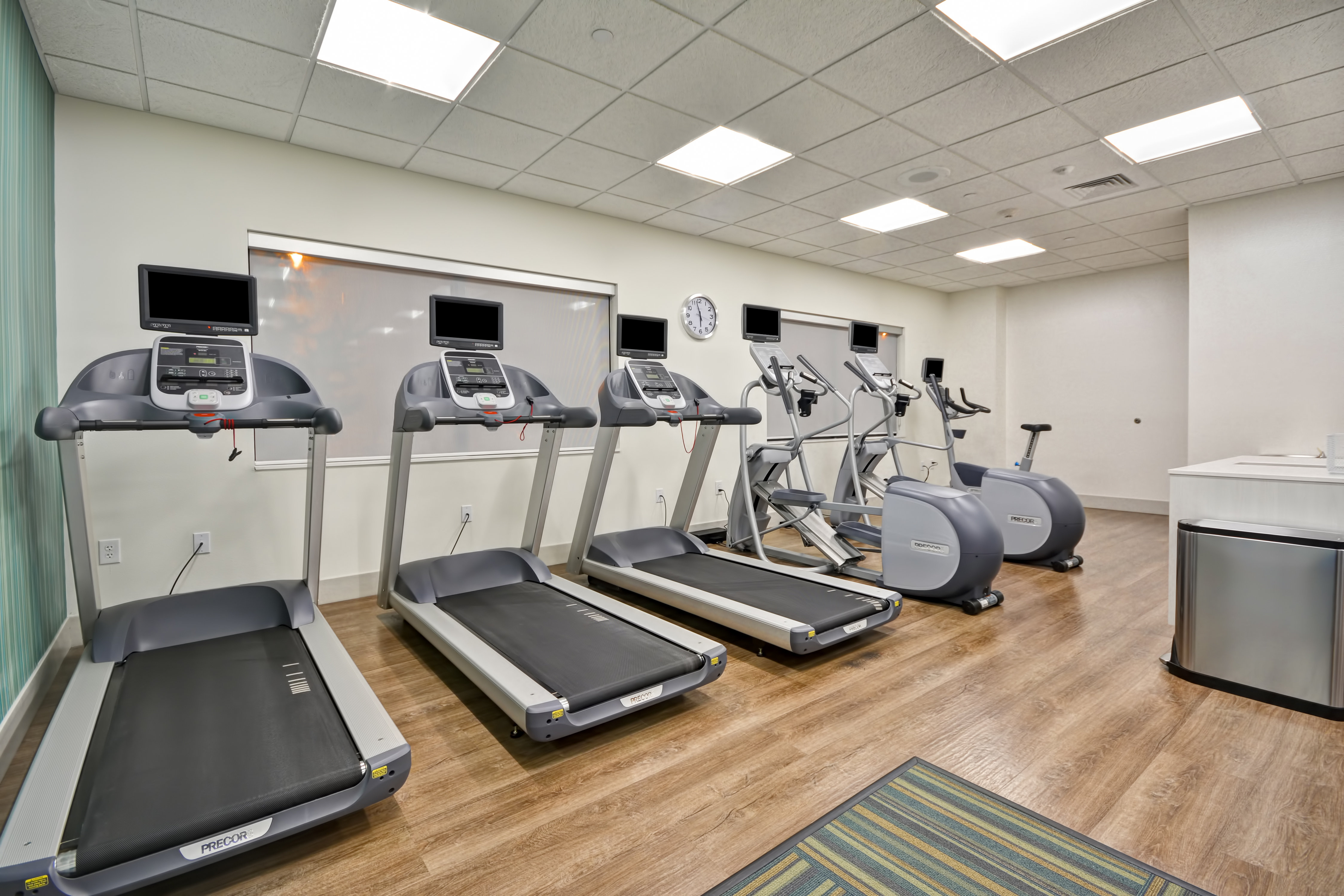 HOLIDAY INN EXPRESS EVANSVILLE 32/61