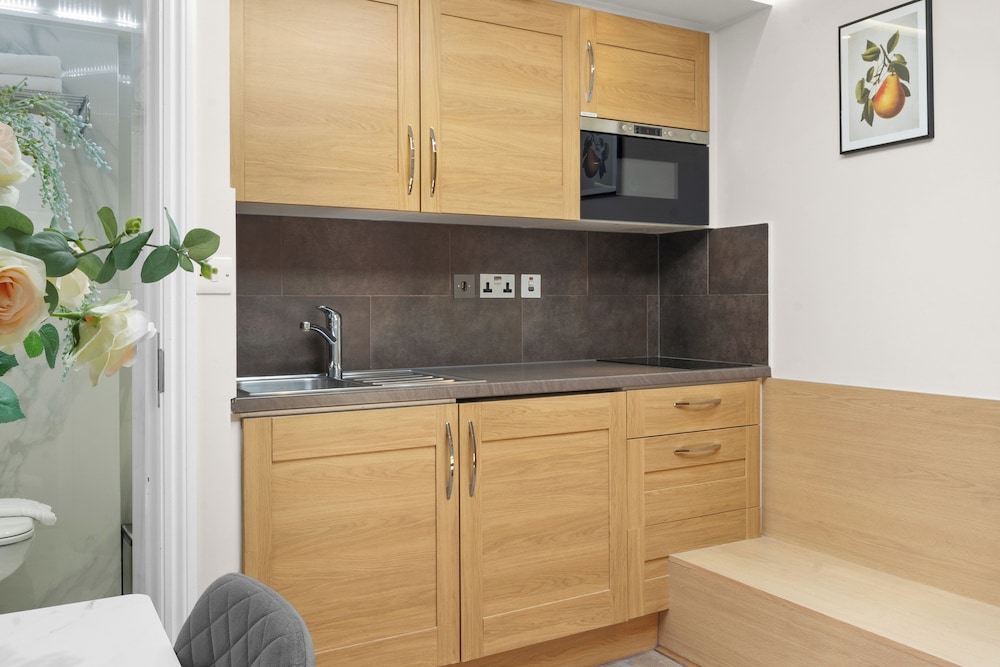 Guilford Street Apartments 5/50