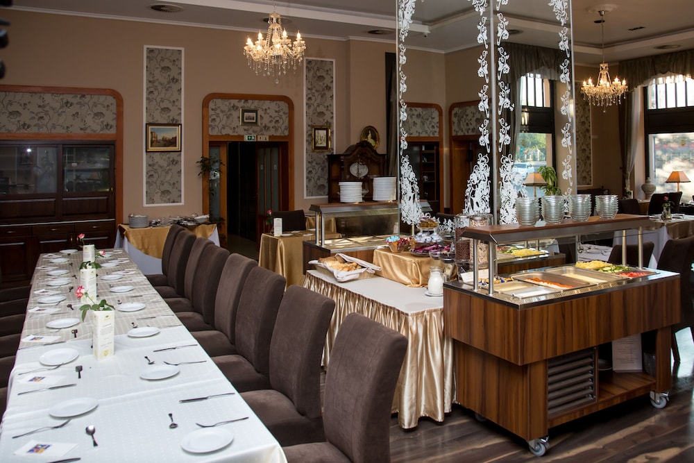 ERZSEBET KIRALYNE HOTEL 34/43