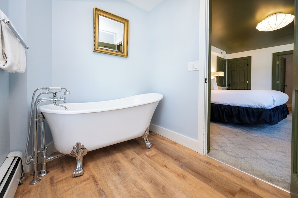 Rookwood Inn 24/50