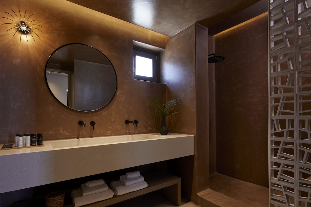Halcyon Days Suites 45/50