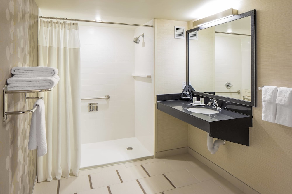 Fairfield Inn Suites Calgary Downtown 12/28